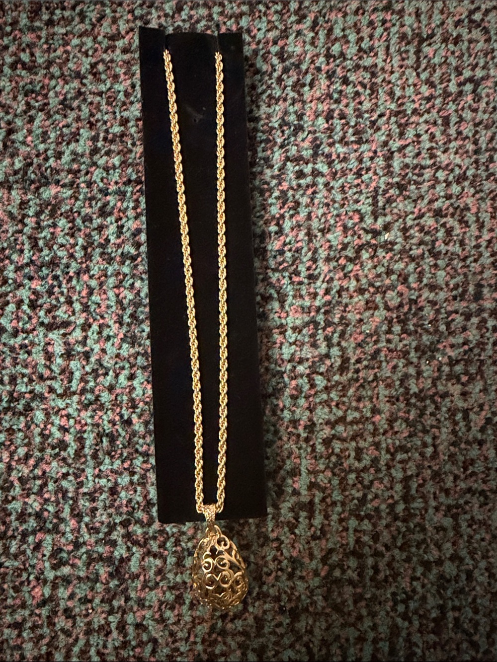 YSL: Gold Filigree Pendant Necklace - Elegant Women's Jewelry